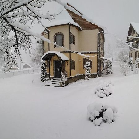 Villa Золото Карпат Yaremche Exterior foto